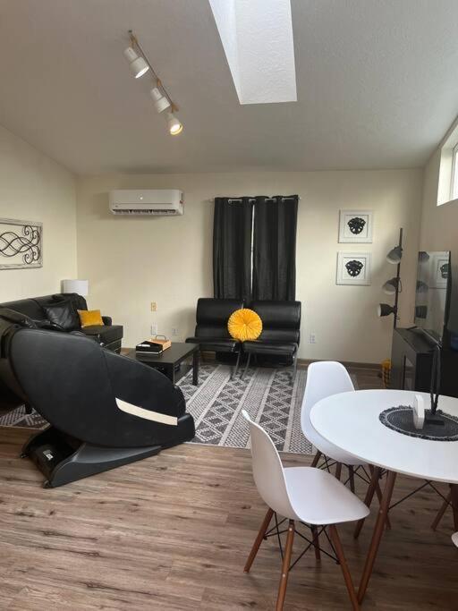 Paradise Oasis Near Lake *Full Body Massage Chair* Longview Exterior foto